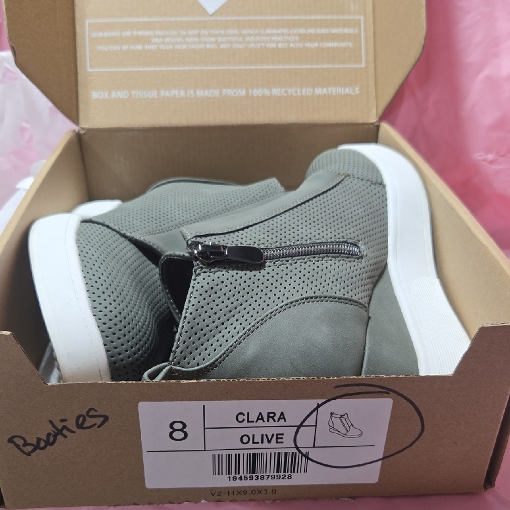 Journee Clara Women's Wedge Sneakers - Picture 9 of 10